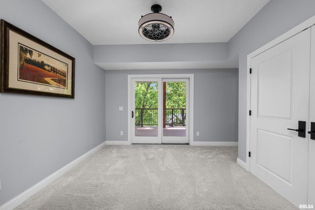 223 N 2ND Street, Le Claire, IA 52753