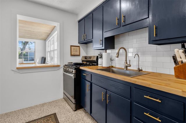 3217 TEAL AVENUE, Sarasota, FL 34232