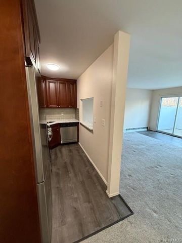 460 Old Town Road 26D, Port Jefferson Station, NY 11776