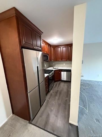 460 Old Town Road 26D, Port Jefferson Station, NY 11776