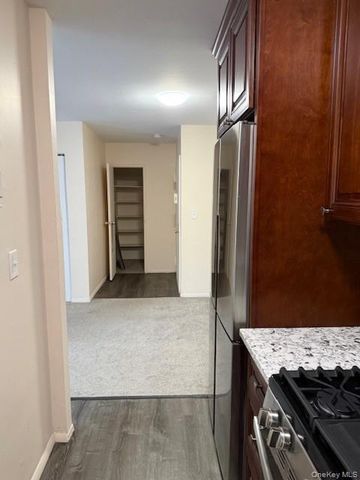 460 Old Town Road 26D, Port Jefferson Station, NY 11776