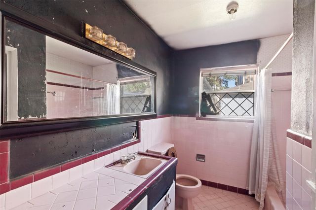 1427 W 22nd Street, Houston, TX 77008