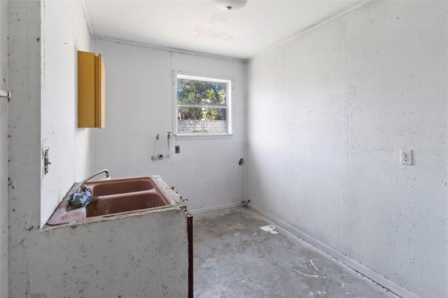 1427 W 22nd Street, Houston, TX 77008