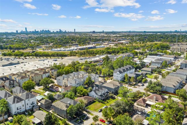 1427 W 22nd Street, Houston, TX 77008