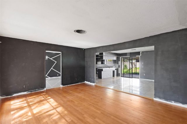 1427 W 22nd Street, Houston, TX 77008