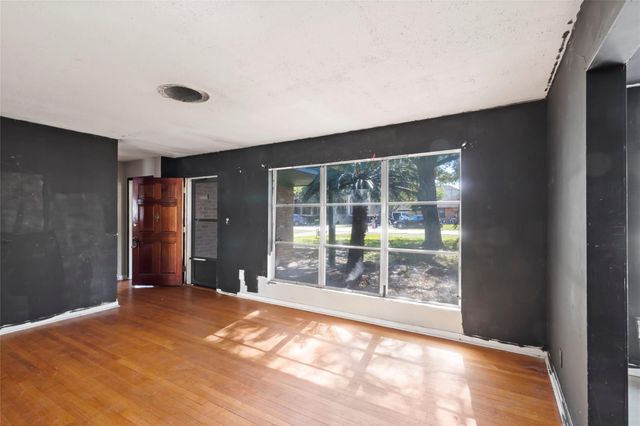 1427 W 22nd Street, Houston, TX 77008