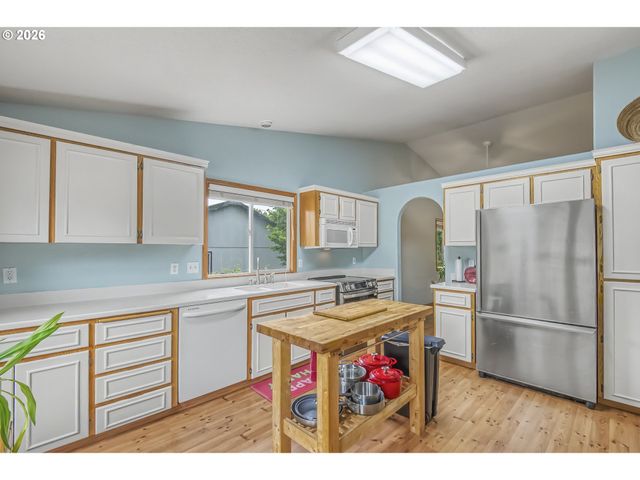 23786 Sw LODGEPOLE Ter, Sherwood, OR 97140