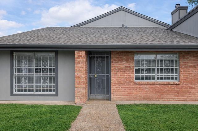 5815 Village Forest Court, Houston, TX 77092
