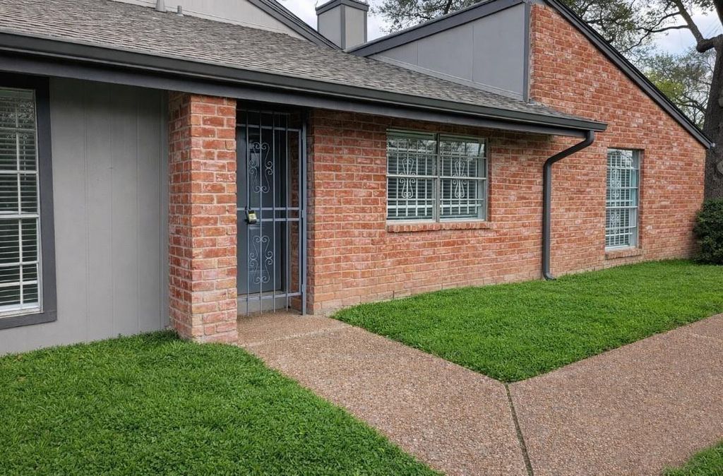 5815 Village Forest Court, Houston, TX 77092
