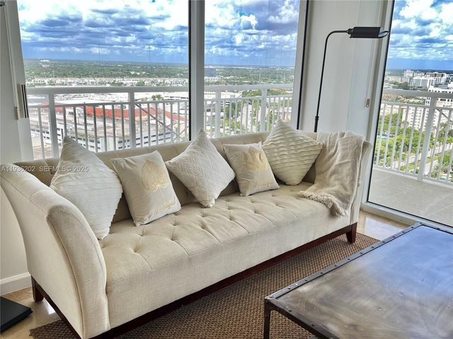 19501 W Country Club Dr 2313, Aventura, FL 33180