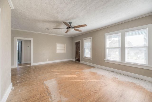 213 E Feagin Street, Livingston, TX 77351