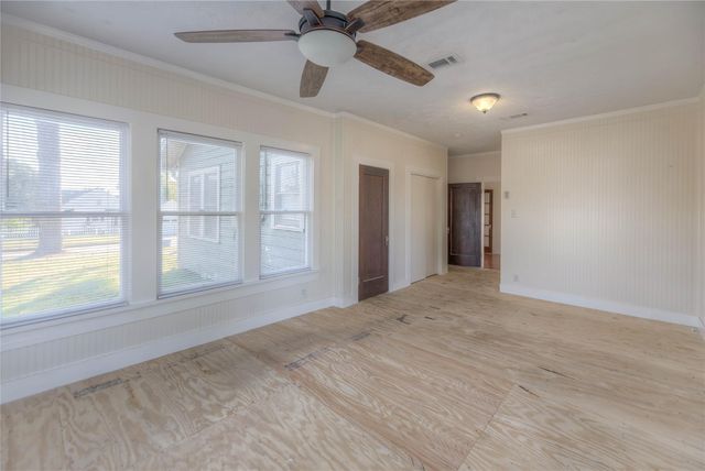 213 E Feagin Street, Livingston, TX 77351