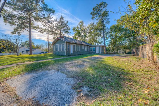 213 E Feagin Street, Livingston, TX 77351