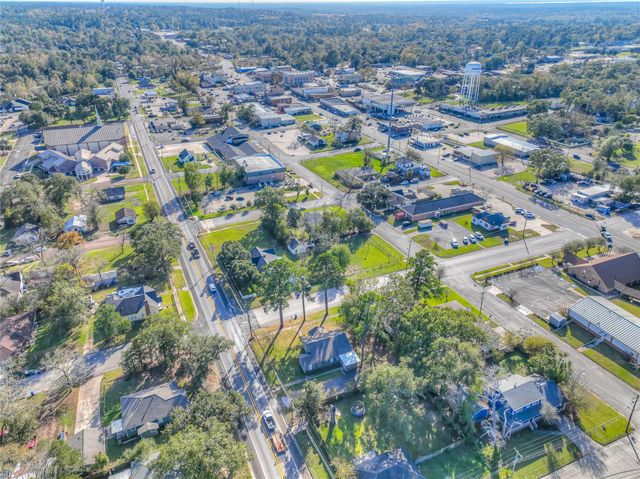 213 E Feagin Street, Livingston, TX 77351