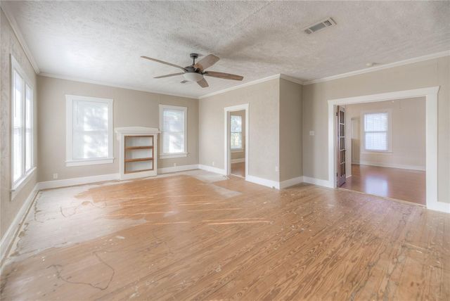 213 E Feagin Street, Livingston, TX 77351