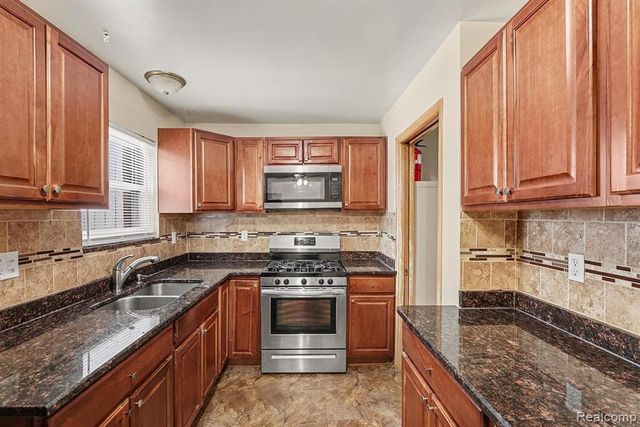 34052 Viceroy Drive, Sterling Heights, MI 48310