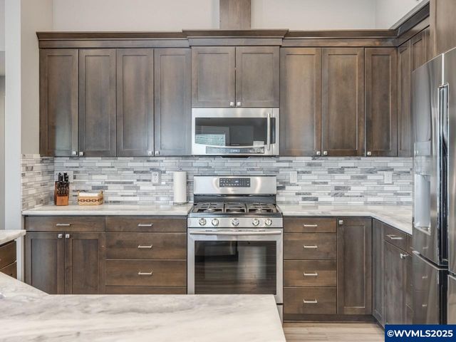609 Lincoln St, Silverton, OR 97381