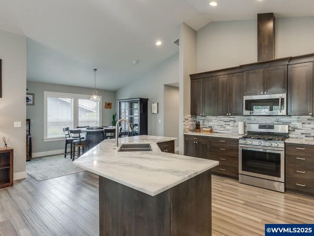 609 Lincoln St, Silverton, OR 97381