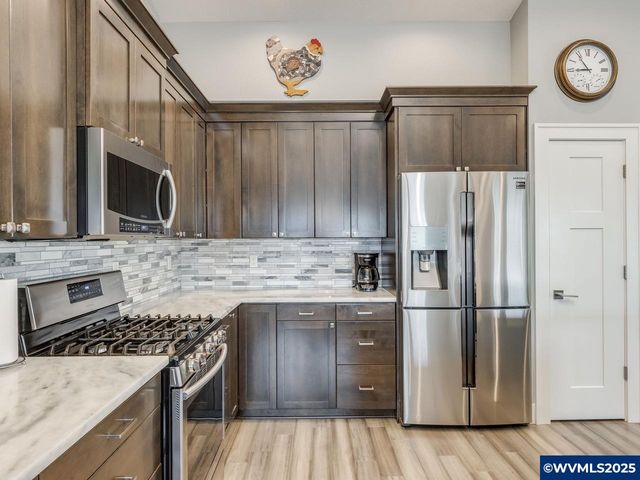 609 Lincoln St, Silverton, OR 97381