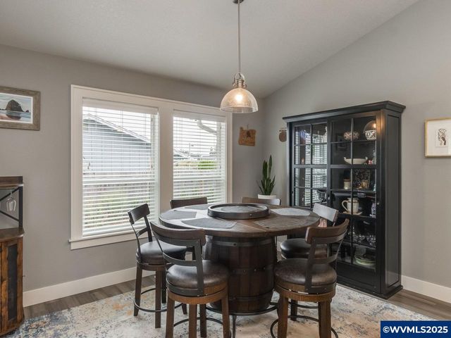 609 Lincoln St, Silverton, OR 97381