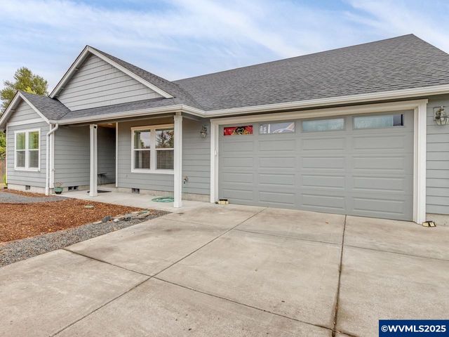 609 Lincoln St, Silverton, OR 97381