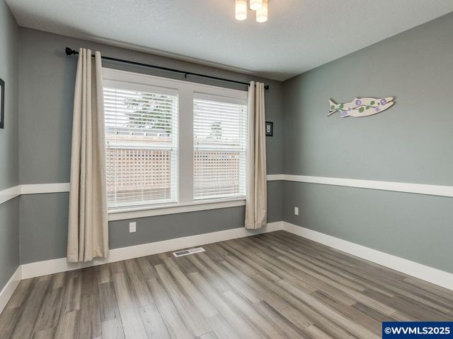 609 Lincoln St, Silverton, OR 97381