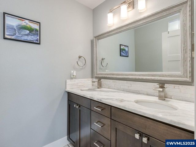 609 Lincoln St, Silverton, OR 97381
