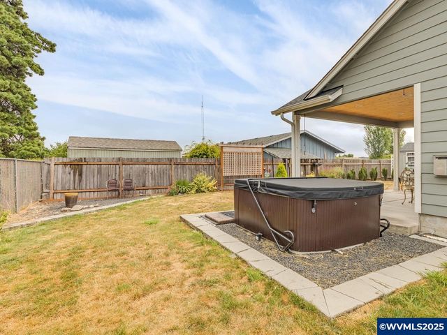 609 Lincoln St, Silverton, OR 97381