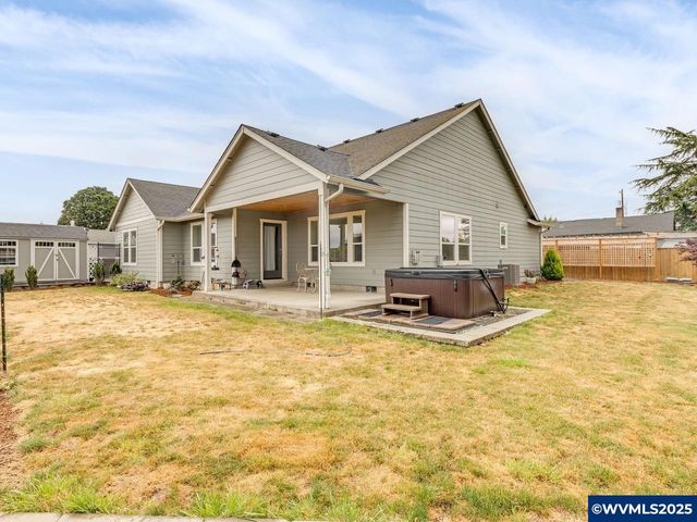 609 Lincoln St, Silverton, OR 97381