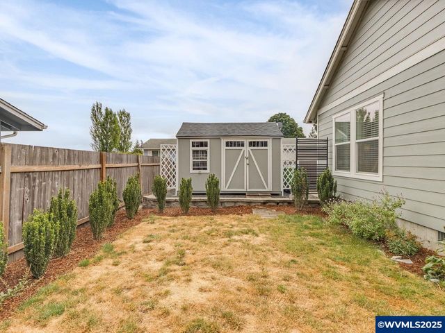 609 Lincoln St, Silverton, OR 97381