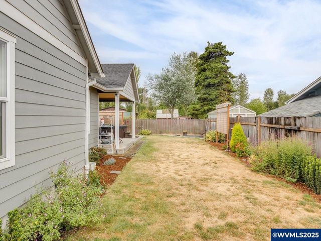 609 Lincoln St, Silverton, OR 97381