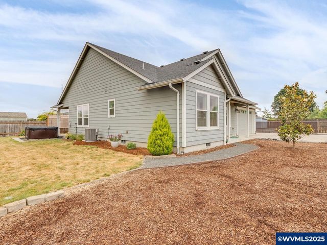609 Lincoln St, Silverton, OR 97381