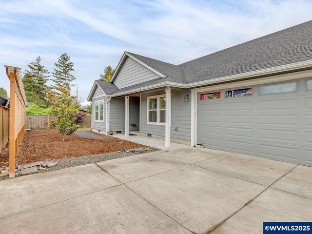 609 Lincoln St, Silverton, OR 97381