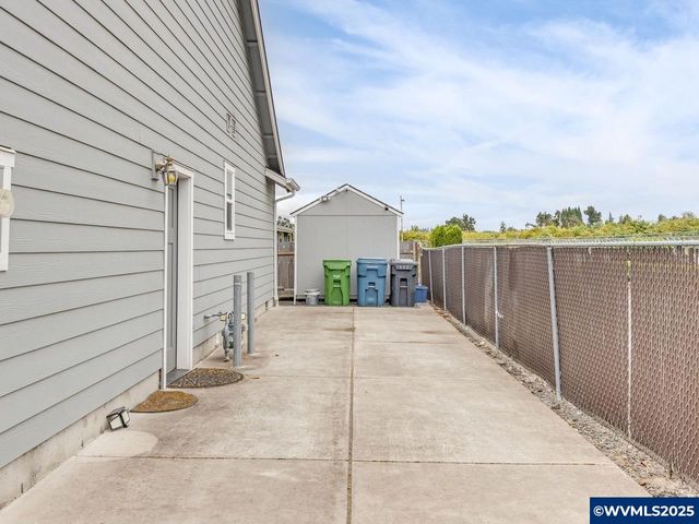 609 Lincoln St, Silverton, OR 97381