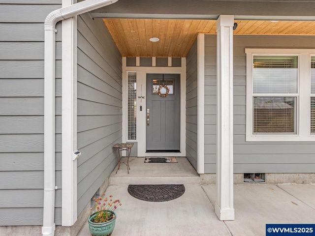 609 Lincoln St, Silverton, OR 97381