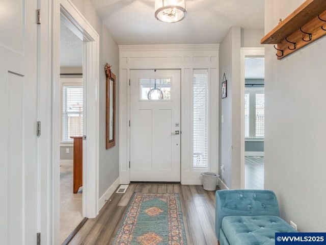 609 Lincoln St, Silverton, OR 97381