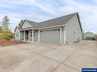 609 Lincoln St, Silverton, OR 97381