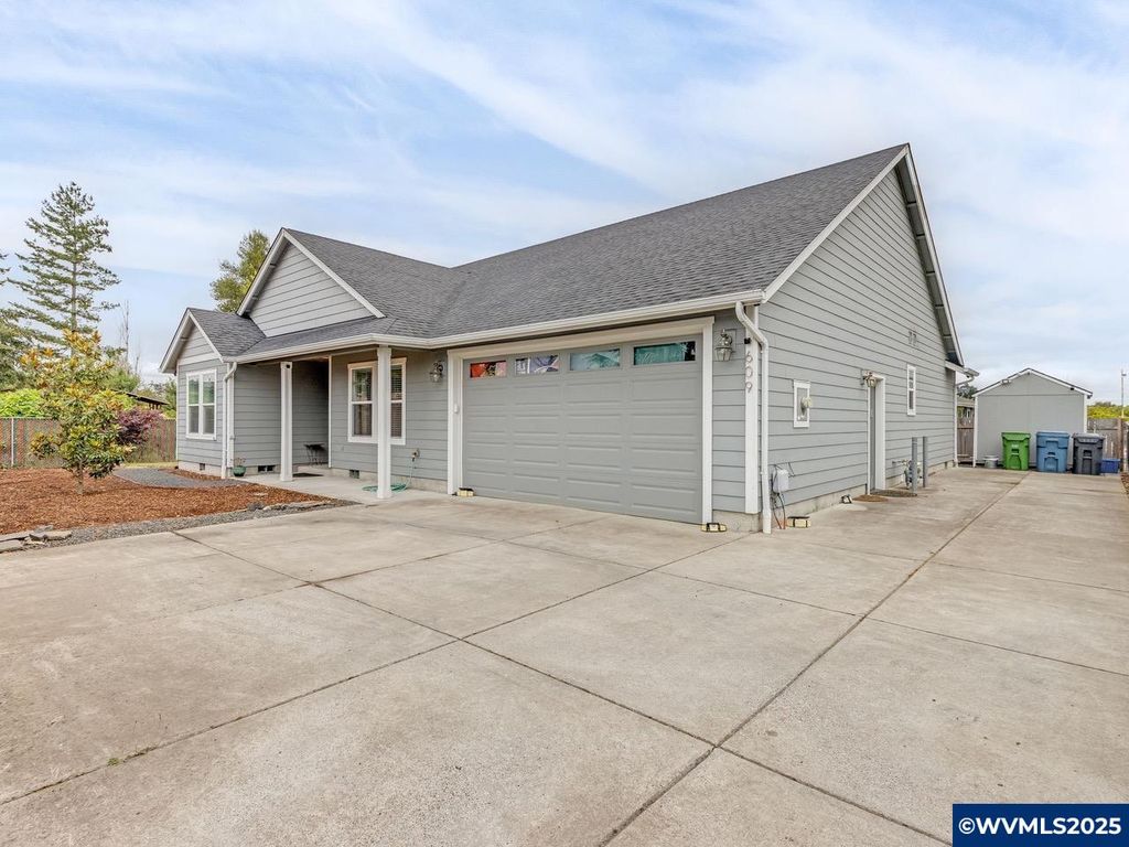 609 Lincoln St, Silverton, OR 97381