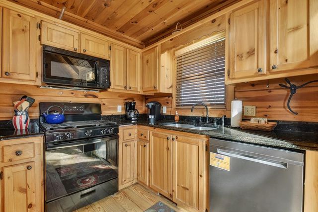 470 Gobbler Knob Drive, Ellijay, GA 30540