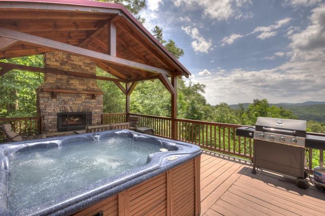 470 Gobbler Knob Drive, Ellijay, GA 30540