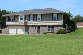 550 NW 58th St, Topeka, KS 66617