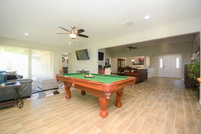 114 Springs Edge Drive, Conroe, TX 77356