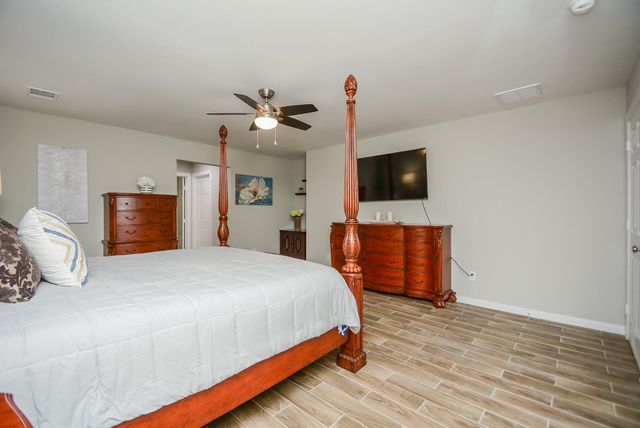 114 Springs Edge Drive, Conroe, TX 77356