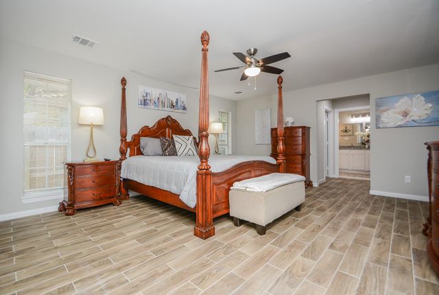 114 Springs Edge Drive, Conroe, TX 77356