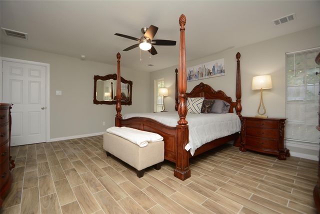 114 Springs Edge Drive, Conroe, TX 77356