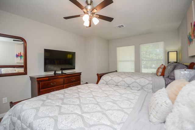 114 Springs Edge Drive, Conroe, TX 77356