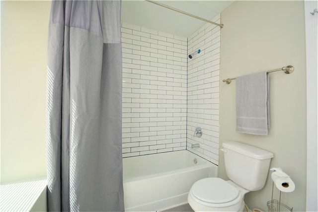 114 Springs Edge Drive, Conroe, TX 77356