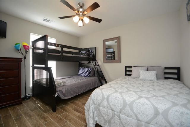 114 Springs Edge Drive, Conroe, TX 77356