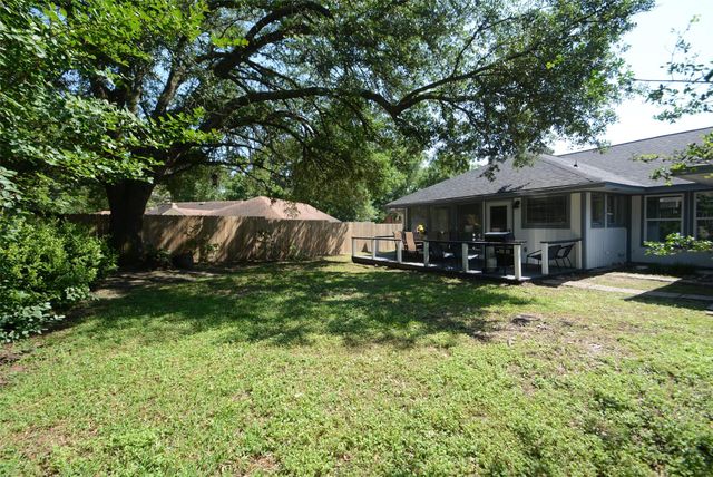 114 Springs Edge Drive, Conroe, TX 77356