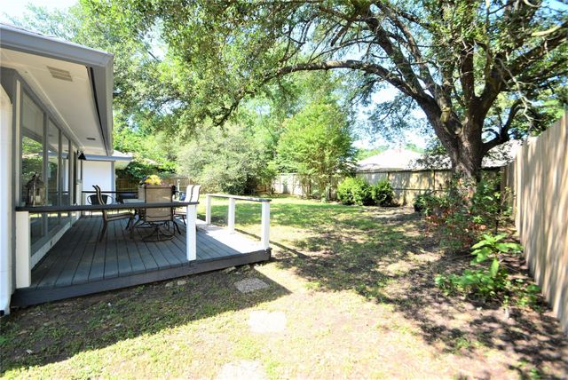114 Springs Edge Drive, Conroe, TX 77356